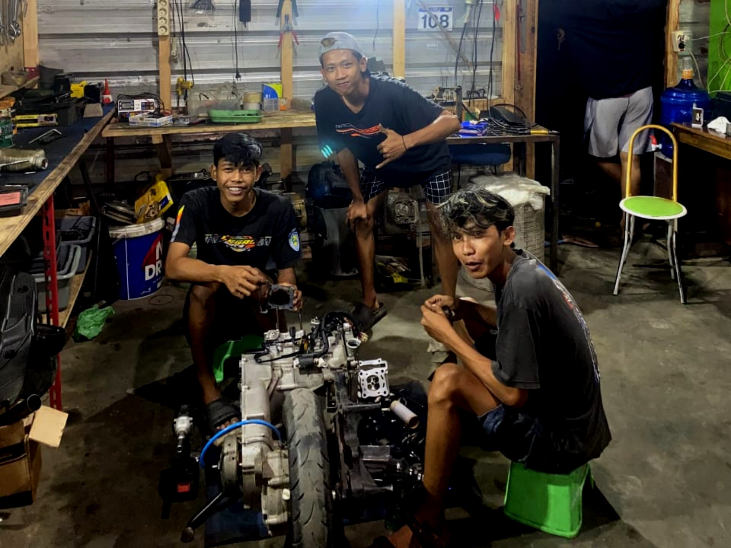 Bengkel AW Motor: Solusi Otomotif Cilacap yang Anda Cari
